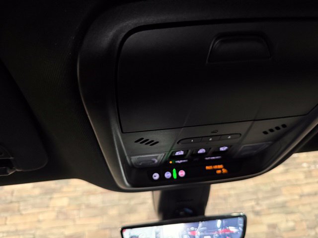 Used 2024 Buick Enclave Avenir w/ Avenir Technology Package AWD/4WD image 28