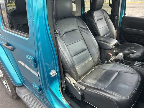Used 2019 Jeep Wrangler Unlimited Sahara AWD/4WD image 26