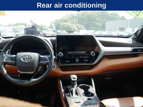 Used 2021 Toyota Highlander Platinum FWD image 6