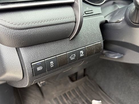 Used 2023 Toyota Camry SE FWD image 7