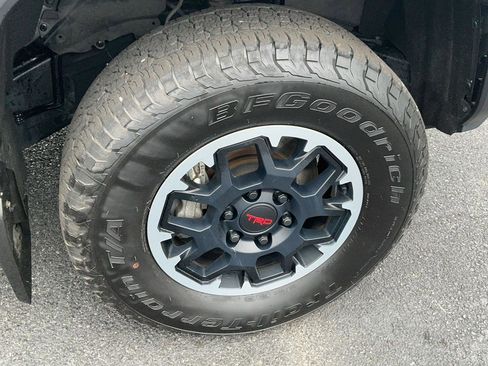 Certified 2024 Toyota Tacoma TRD Off-Road w/ TRD Off Road Upgrade Package AWD/4WD image 6
