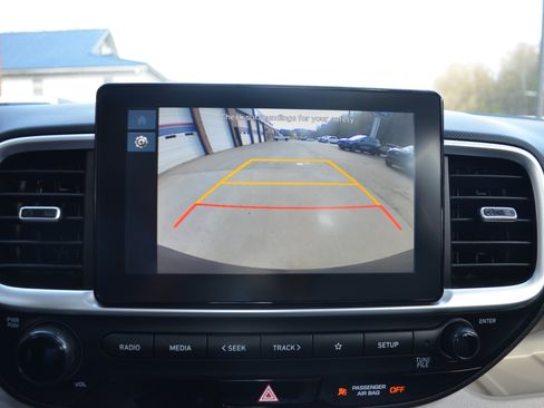 Used 2024 Hyundai Venue SEL image 12