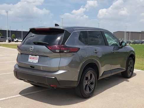 Used 2026 Nissan Rogue SV FWD image 5