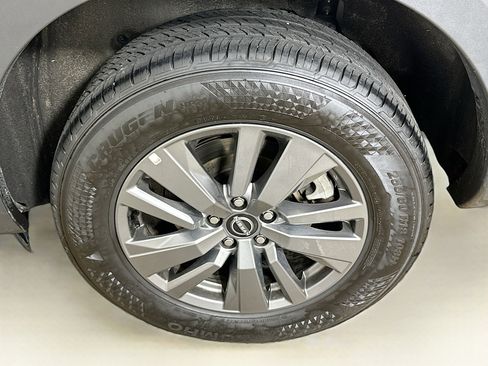 Used 2025 Nissan Pathfinder SV image 11