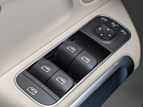 Used 2023 Mercedes-Benz GLB 250 image 22