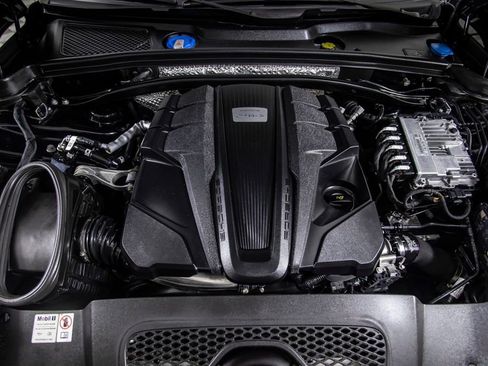 Used 2024 Porsche Macan S AWD/4WD image 42