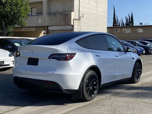 Used 2022 Tesla Model Y Long Range image 4