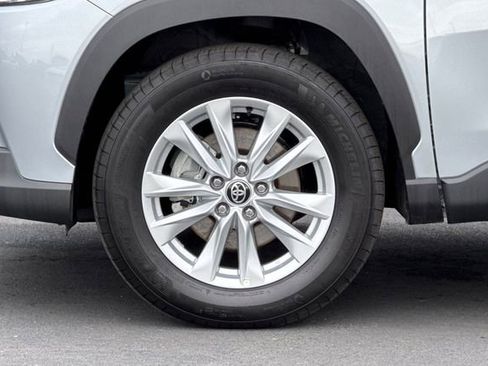 Certified 2025 Toyota Corolla Cross LE image 31