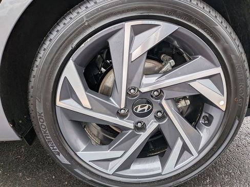 Used 2025 Hyundai Elantra SEL image 27