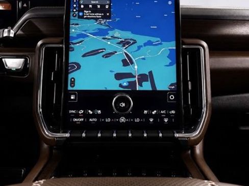 Used 2025 GMC Yukon XL Denali Ultimate AWD/4WD image 29