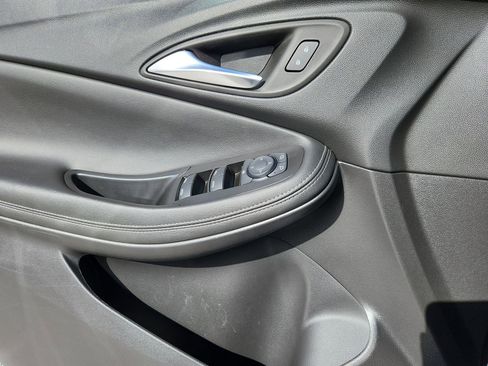 Used 2025 Buick Encore GX Preferred FWD image 9
