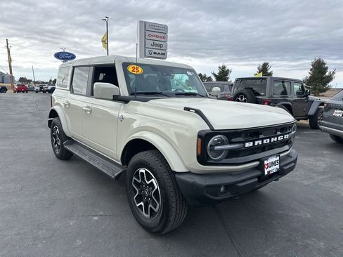 Used 2025 Ford Bronco Outer Banks image 2