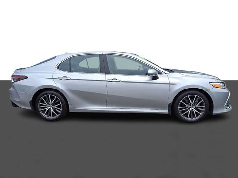 Used 2023 Toyota Camry XLE FWD image 7