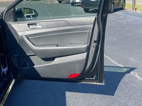 Used 2015 Hyundai Sonata SE w/ Option Group 09 FWD image 14