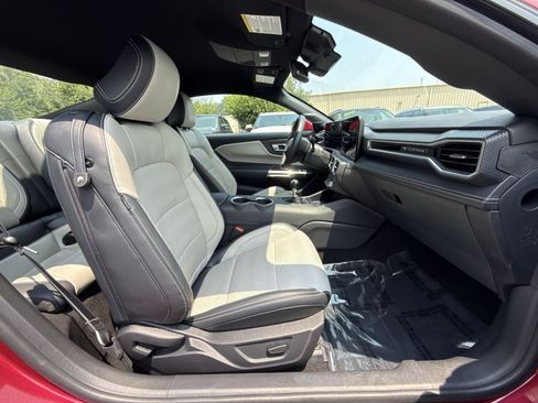 Used 2025 Ford Mustang GT Premium RWD image 25
