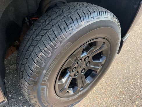 Used 2018 Chevrolet Silverado 1500 LTZ Z71 w/ LTZ Plus Package AWD/4WD image 18