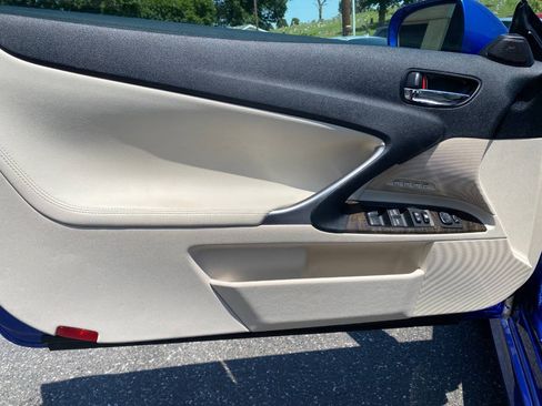 Used 2010 Lexus IS 250C w/ Luxury Pkg RWD image 19