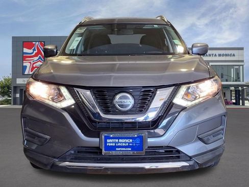 Used 2019 Nissan Rogue SV w/ Premium Package image 2