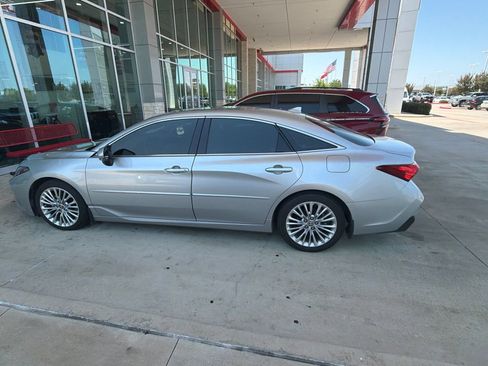 Used 2020 Toyota Avalon Limited w/ Advanced Safety Package FWD image 2