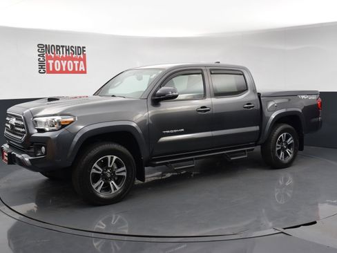 Used 2017 Toyota Tacoma TRD Sport w/ Tow Package (A/T) AWD/4WD image 8