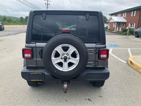 Used 2022 Jeep Wrangler Unlimited Sport AWD/4WD image 4