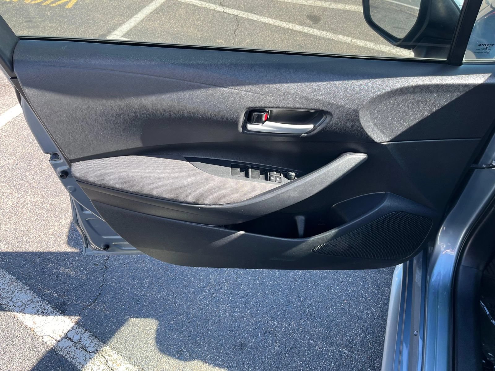 Used 2020 Toyota Corolla LE FWD image 33