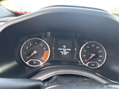 Used 2023 Jeep Renegade Latitude AWD/4WD image 17