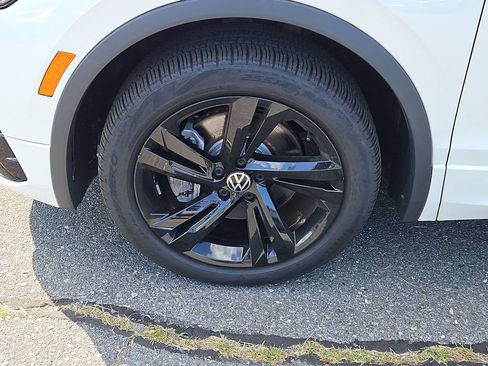 Certified 2024 Volkswagen Tiguan SE R-Line AWD/4WD image 7