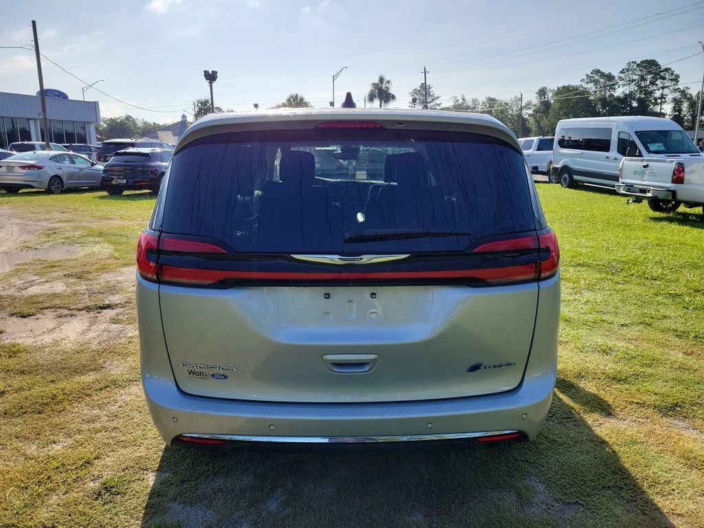 Used 2023 Chrysler Pacifica Touring-L FWD image 10