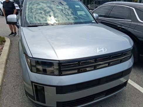 Used 2024 Hyundai Santa Fe Limited FWD image 2
