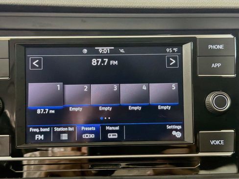 Used 2022 Volkswagen Jetta SE FWD image 13