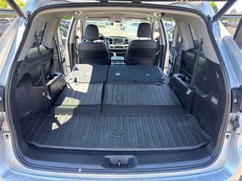 Used 2017 Toyota Highlander Plus AWD/4WD image 19