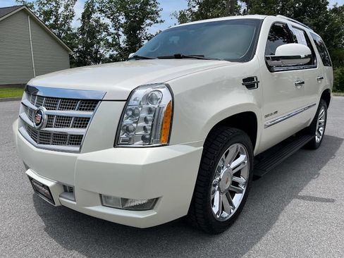 Used 2014 Cadillac Escalade Platinum AWD/4WD image 31