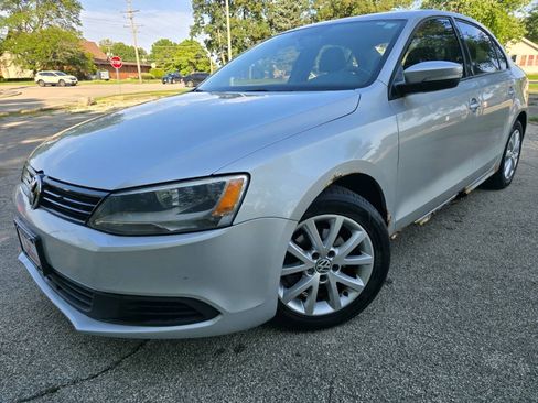 Used 2011 Volkswagen Jetta SE FWD image 1