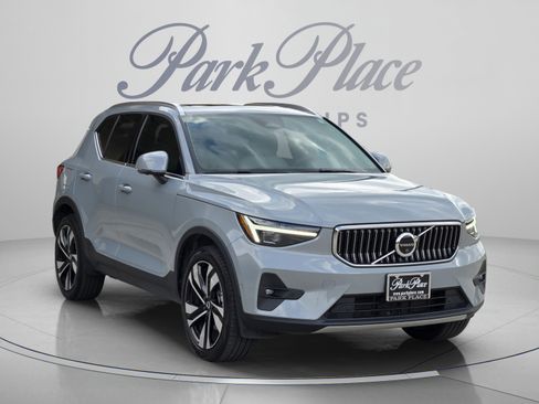 Used 2024 Volvo XC40 B5 Plus w/ Protection Package Premier AWD/4WD image 8
