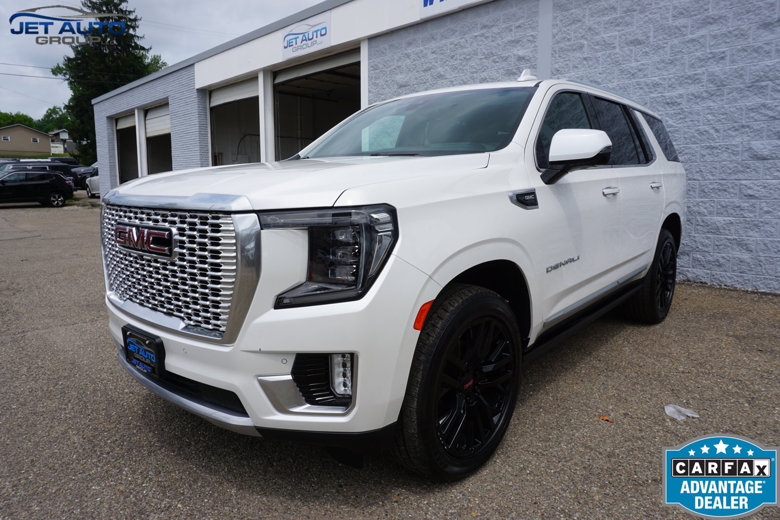 Used 2022 GMC Yukon Denali w/ Denali Ultimate Package AWD/4WD image 3