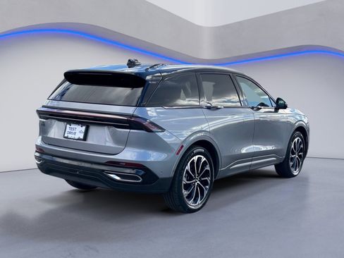 Used 2024 Lincoln Nautilus Reserve image 9