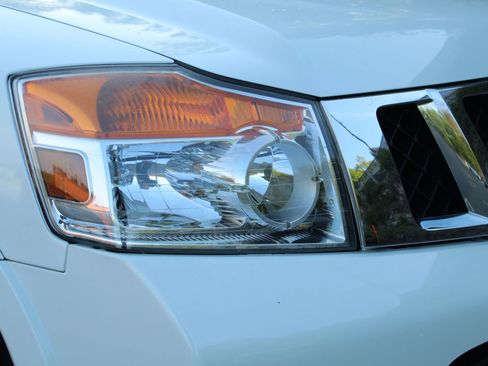 Used 2014 Nissan Armada Platinum image 42