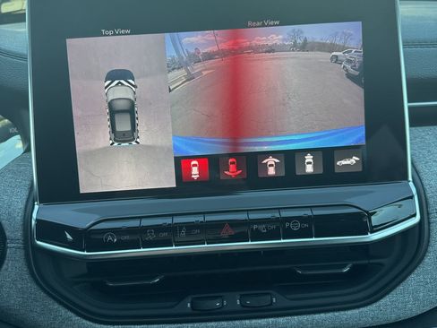 Used 2024 Jeep Compass Latitude w/ Sun and Sound Group image 19