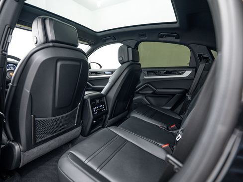 Certified 2025 Porsche Cayenne Coupe AWD/4WD image 19