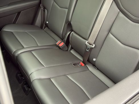 Certified 2024 Cadillac XT5 Sportv w/ Technology Package image 32