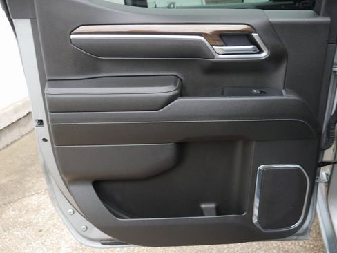 Used 2025 Chevrolet Silverado 1500 LT image 31