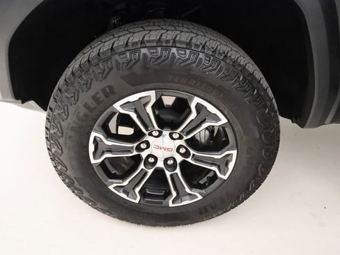 Used 2025 GMC Canyon AT4 image 7