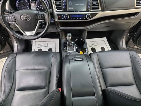 Used 2017 Toyota Highlander SE FWD image 31