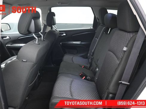 Used 2019 Dodge Journey SE FWD image 10