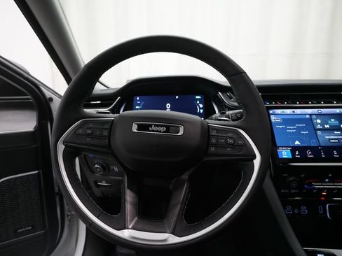 Used 2023 Jeep Grand Cherokee 4WD 4xe image 3
