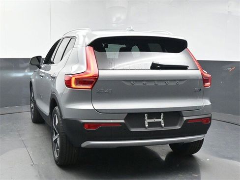 New 2025 Volvo XC40 B5 Core w/ Protection Package Premier image 6