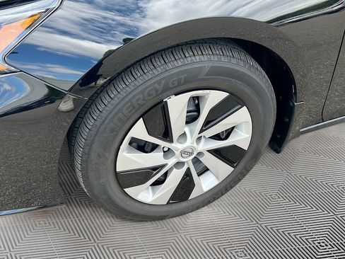 Used 2024 Nissan Altima 2.5 S FWD image 28