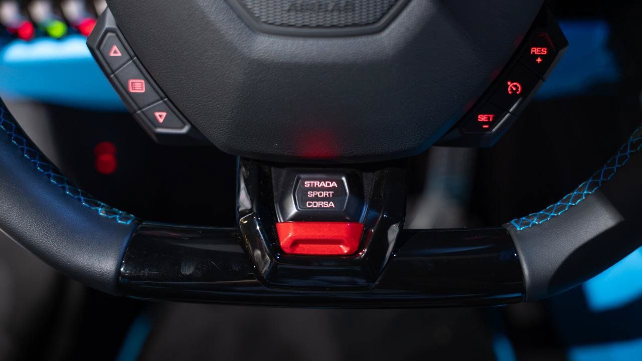 Used 2023 Lamborghini Huracan Tecnica RWD image 16