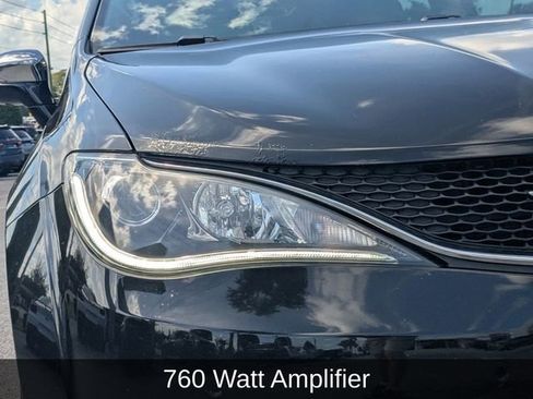 Used 2018 Chrysler Pacifica Limited w/ Tire & Wheel Group FWD image 10